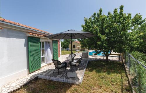 Bazén v ubytování Holiday Home Gizdavac Xiii nebo v jeho okolí