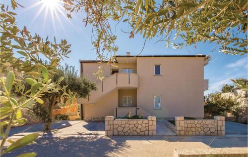 Cozy Apartment In Mandre With Wifi