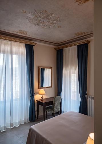 Postel nebo postele na pokoji v ubytování Palazzo dei Pavoni, Relais di Charme