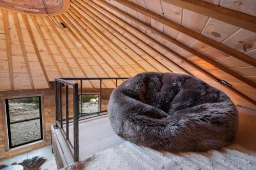 The Mountain Yurt Conde Nastにあるシーティングエリア