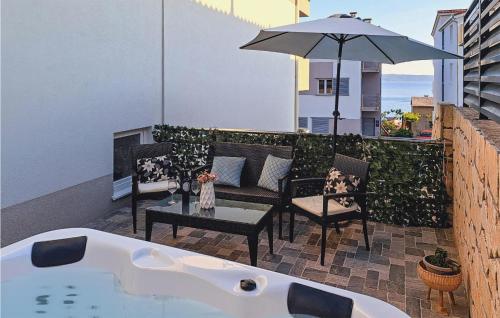 Beautiful Apartment In Podstrana