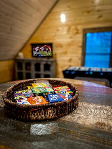 Near Dollywood With Hot Tub, Game Room Home Theater photo 46