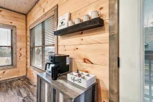 Near Dollywood With Hot Tub, Game Room Home Theater photo 37