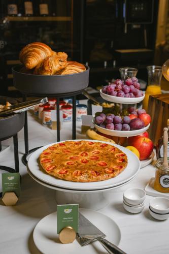 Makanan di atau berdekatan hotel