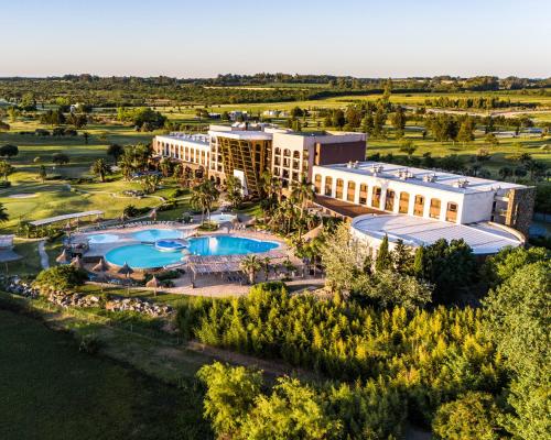 Bazén v ubytování Sheraton Colonia Golf & Spa Resort nebo v jeho okolí
