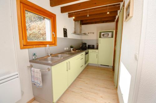 a small kitchen with a sink and a window at Terrasse des Monts - Duplex Indépendant de Charme in Les Hôpitaux-Neufs