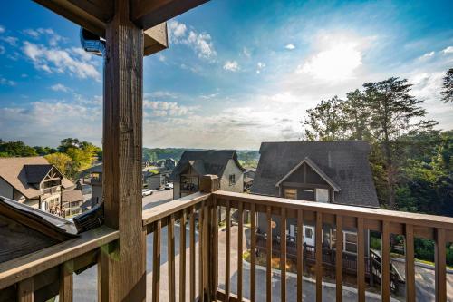 Near Dollywood With Hot Tub, Game Room Home Theater photo 7