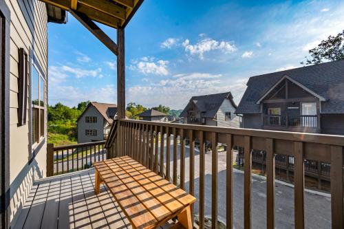 Near Dollywood With Hot Tub, Game Room Home Theater photo 26
