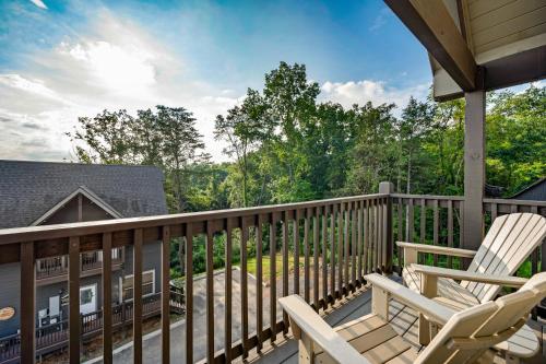 Near Dollywood With Hot Tub, Game Room Home Theater photo 8