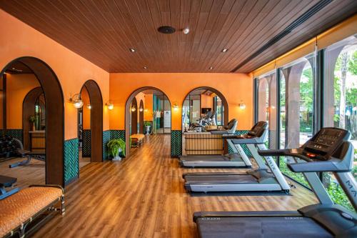Fitness centrum a/nebo fitness zařízení v ubytování La Habana Hua Hin by MKC Leisure Host