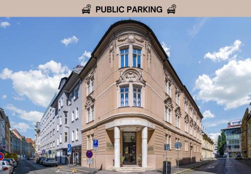 Budova, v ktorej sa hotel nachádza