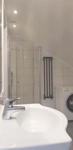 Ein Badezimmer in der Unterkunft Gula Huset