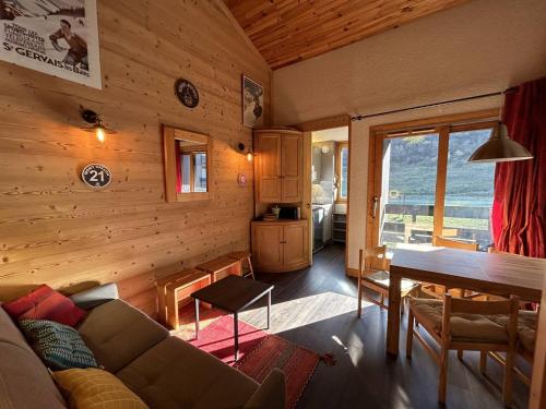 Appartement ski-in ski-out avec balcon à Méribel - FR-1-355-15