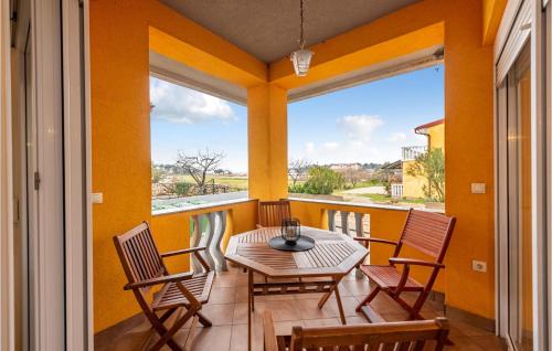 2 Bedroom Cozy Apartment In Privlaka