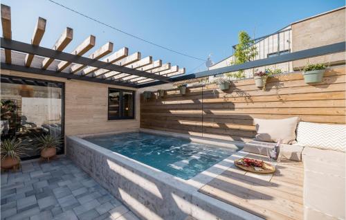 Beautiful Home In Privlaka