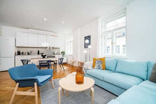 Central Bright and Spacious Appt