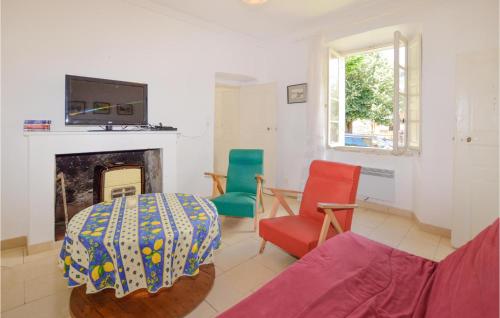 TV a/nebo společenská místnost v ubytování 1 Bedroom Lovely Apartment In Ghisoni