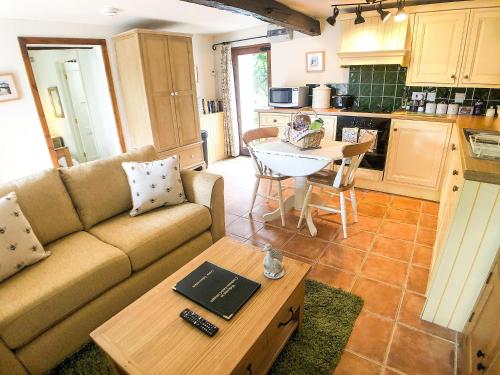 Kuchyň nebo kuchyňský kout v ubytování Coedmor Cottages