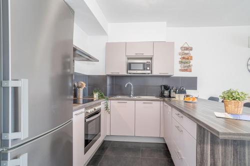 Apart-rent Apartamento Sant Maurici 0137 con vista al canal y piscina