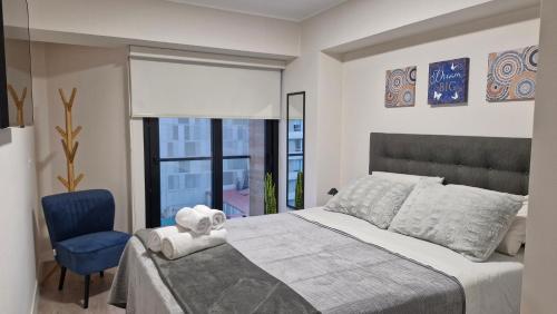 เตียงในห้องที่ Departamento para tus vacaciones inolvidables en Perú cerca al Malecón de Barranco