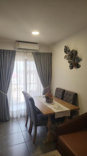 A seating area at Oasis