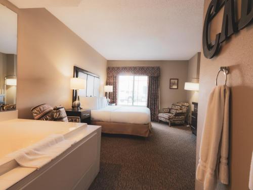 Кровать или кровати в номере Wildwood Lodge
