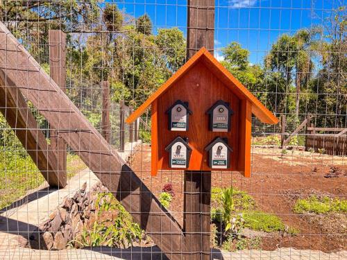 Taman di luar Chalé do Pinheiro em Nova Petrópolis