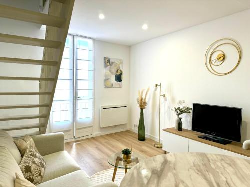 TV a/nebo společenská místnost v ubytování Golden Duplex Chic - Centre-Clim-Parking