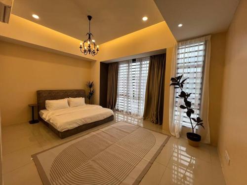 a bedroom with a bed and a chandelier at RUMAH SAUJANA KLIA by IMPIAN HOMESTAY in Sepang