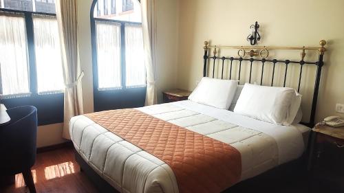 Ένα ή περισσότερα κρεβάτια σε δωμάτιο στο Hostal Colonial Potosi