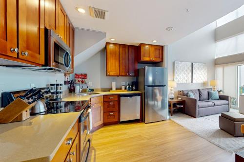 Dapur atau dapur kecil di Belltown Condo Unit 733
