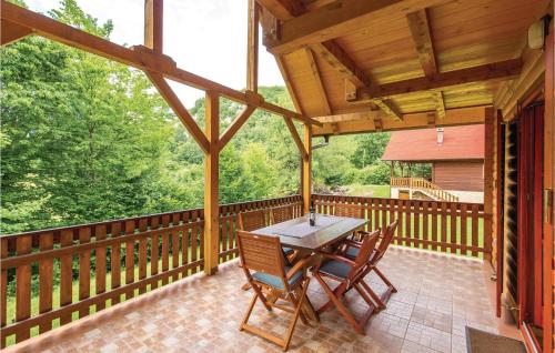 Balkón nebo terasa v ubytování Pet Friendly Home In Licki Osik