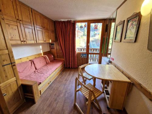 Photo de la galerie de l'établissement Studio cosy pour 4 au cœur de la station, à proximité des pistes et commerces, avec balcon ensoleillé - FR-1-265-219, à Valfréjus