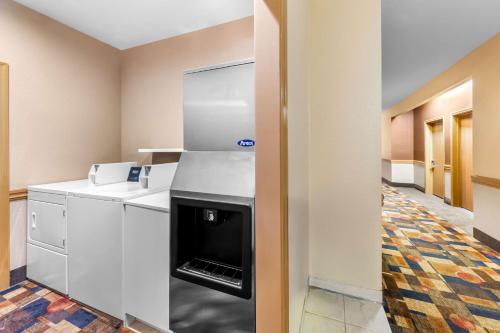 Kuchyň nebo kuchyňský kout v ubytování Best Western Halito Inn