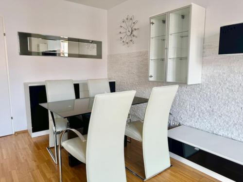 115 m2 Maisonette with Free Parking