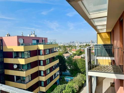 115 m2 Maisonette with Free Parking
