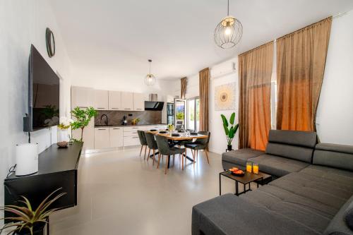 Apartments Sunny Sky - Pool & Parking - Vodice