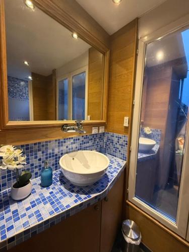 Highly recommended apartment steps from the lake