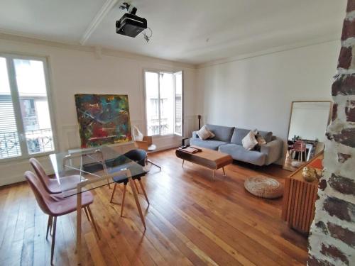 Posezení v ubytování Large 1 BR appartment hypercentre Clichy