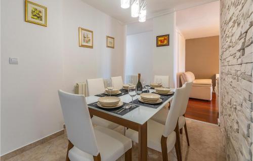 Gorgeous Apartment In Pula With Wifi