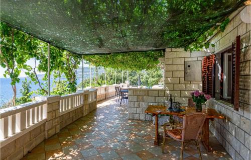 Awesome Apartment In Zrnovo