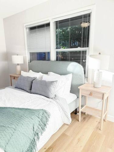 Katil atau katil-katil dalam bilik di Newly Furnished Retreat 5 Min to Stanford & Downtown Palo Alto