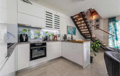Cozy Apartment In Zadar With Wifi