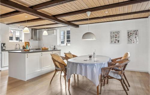 Dapur atau dapur kecil di Stunning Home In Skagen With Wifi