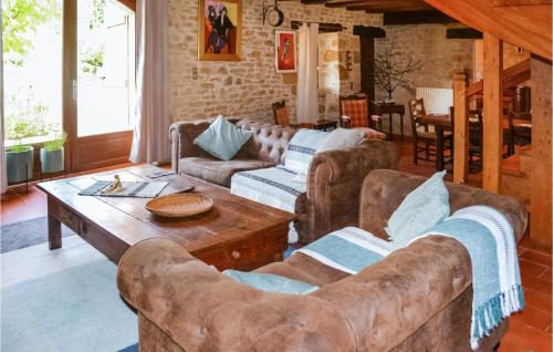 Photo de la galerie de l'établissement Cozy Home In Marcillac-Saint-Quenti, à Marcillac-Saint-Quentin