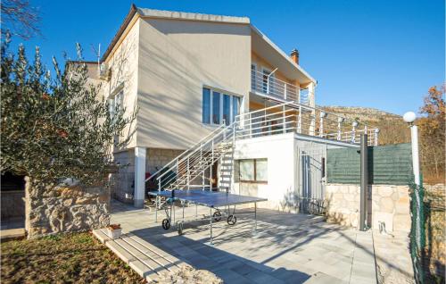 3 Bedroom Pet Friendly Home In Neoric