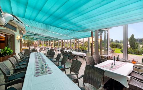 Restoran atau tempat lain untuk makan di Amazing Home In Oberharz With Kitchen
