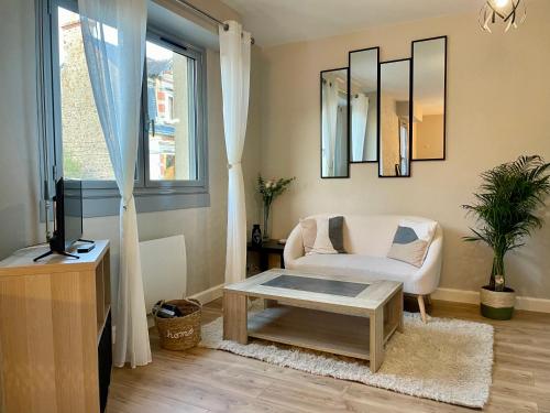 a living room with a chair and a coffee table at Le P’tit B - Quartier Saint-Michel/Centre Ville in Saint-Brieuc