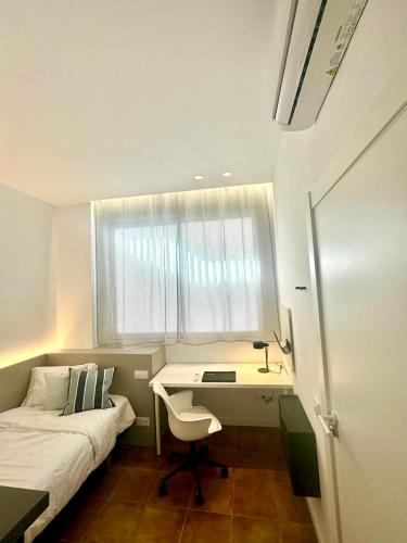 a bedroom with a bed and a desk and a window at Guest House Espinardo Murcia Casa Universitaria in Murcia