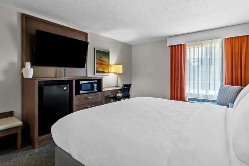 Postel nebo postele na pokoji v ubytování Best Western Niceville - Eglin AFB Hotel